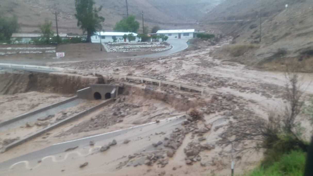 Huaico de grandes proporciones afecta diferentes partes de  Tacna. (Fotos: Radio Uno de Tacna)