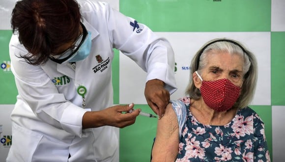 Brasil sobrepasó este jueves los 10 millones de casos de coronavirus. (Foto: NELSON ALMEIDA / AFP)