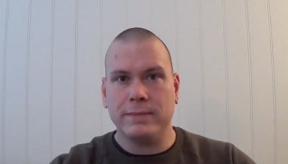En esta captura de video realizada el 14 de octubre de 2021, se muestra a Espen Andersen Brathen, el autor del ataque de Kongsberg, en un video de 2017. (Foto: AFP)