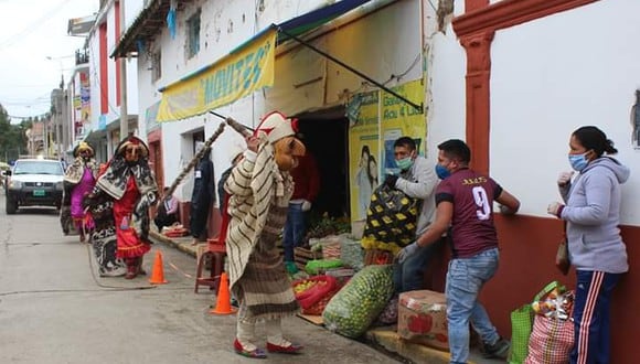 'Huacones' obligan a pobladores a cumplir cuarentena