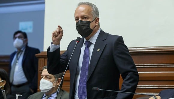 Hernando Guerra García señaló que su bancada ya reunió más de 26 firmas para presentar una moción de censura contra el ministro de Salud Hernán Condori. (Foto: Congreso)