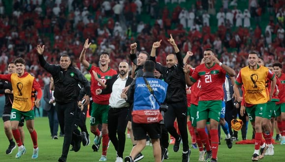 Jugadores de Marruecos celebraron su pase a semifinales. (Foto: EFE)