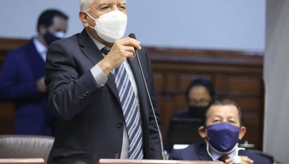 Héctor Acuña dijo que apoyará una tercera moción de vacancia contra el presidente Pedro Castillo. (Foto: Congreso)