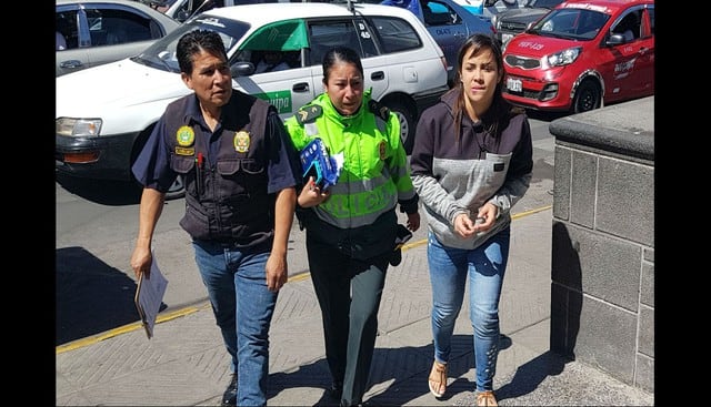 Ciudadana venezolana fue detenida tras ser sorprendida robando ropa de tienda en centro comercial. (Fotos: Trome)