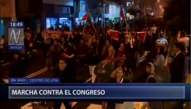 Marcha contra el Congreso congestiona calles del Centro de Lima