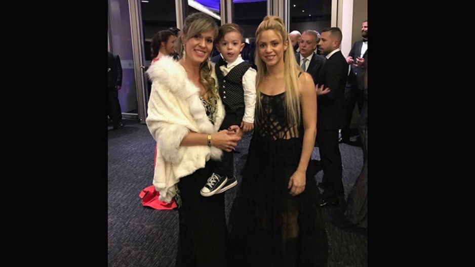 Shakira recibió críticas por su vestido en boda de Lionel Messi y Antonella Roccuzzo.