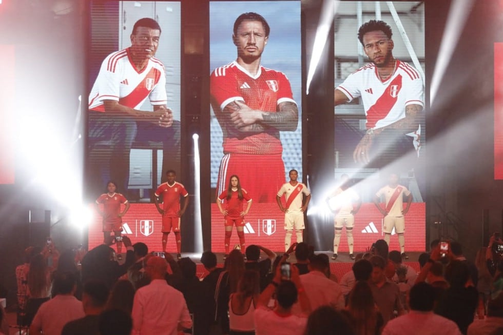 La Federación Peruana de Fútbol y Adidas presentaron el nuevo modelo de la casaquilla que utilizará la ‘Blanquirroja’ para Eliminatorias 2026 y la Copa América 2024. (Foto:  Julio Reaño/@Photo.gec).