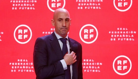 Luis Rubiales, presidente de la Real Federación Española de Fútbol, causa polémica por nuevo chat filtrado. (Foto: EFE)