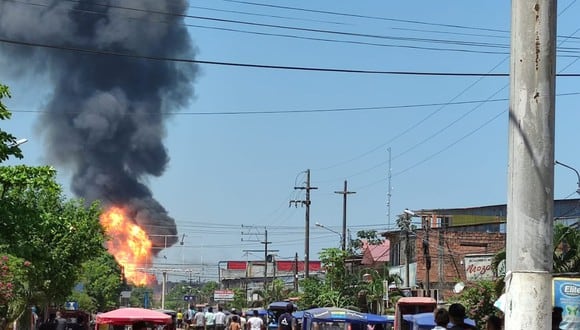 Se reporta incendio de grandes proporciones en la ciudad de Pucallpa,en Ucayali. (Foto: Twitter @edwardes220187)