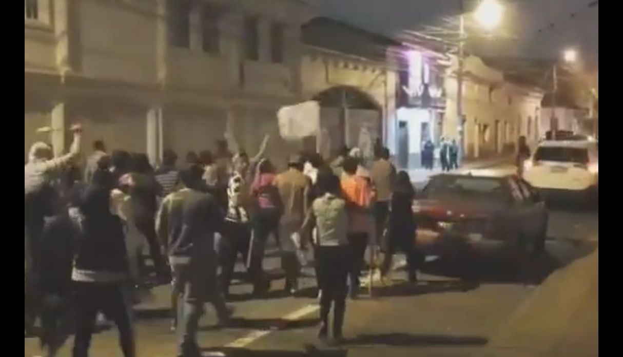 Manifestantes en Ecuador y sus frases xenófobas