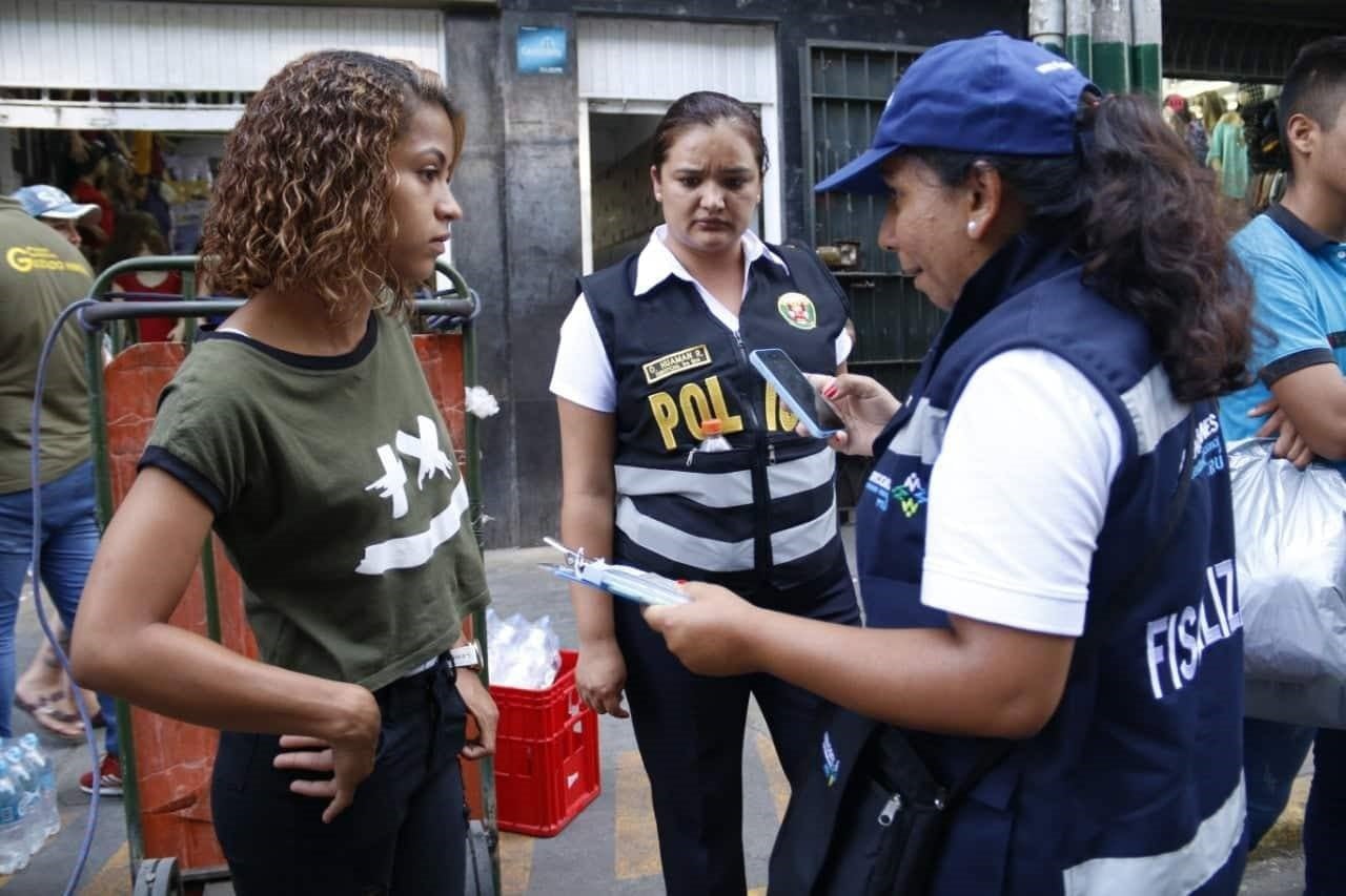 En la operación participaron personal de la Municipalidad de La Victoria, de Superintendencia Nacional de Migraciones y la División de Extranjería de la Policía Nacional. (Fotos: Difusión)