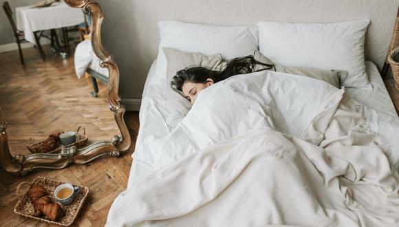El estudio analizó el impacto de la duración del sueño en la salud de 7.864 personas de 50, 60 y 70 años incluidas en el estudio Whitehall II, que recoge datos de trabajadores de la administración pública británica desde 1985. (Foto: Pexels)