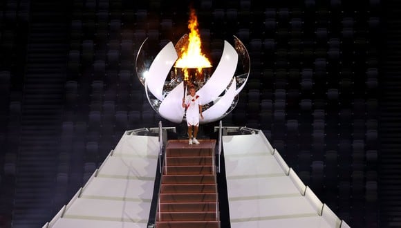 El preciso momento en el que Naomi Osaka encendió la antorcha olímpica en Tokio 2020. (Foto: Agencias)