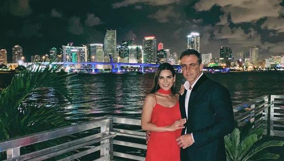 Carlos Ponce y Karina Banda ha ido de viaje a diferentes países ara disfrutar su amor (Foto: Intagram)