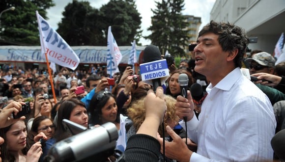 El candidato presidencial chileno Franco Parisi habla durante un mitin de campaña en Chillán, a 405 kms de Santiago el 14 de noviembre de 2013. (Foto: HECTOR RETAMAL / AFP)