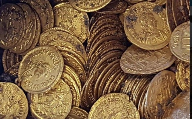 Se estima que monedas de oro se encuentran valorizadas en varios miles de euros. (Redes sociales)