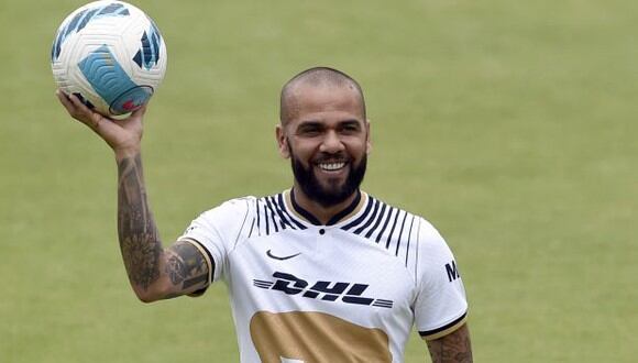 Dani Alves fue oficializado este sábado como nuevo fichaje de Pumas. (Foto: AFP)