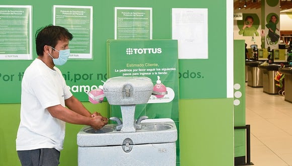 Tottus ha establecido diversas medidas sanitarias para cuidar la salud de todos los que asisten y trabajan en sus tiendas.