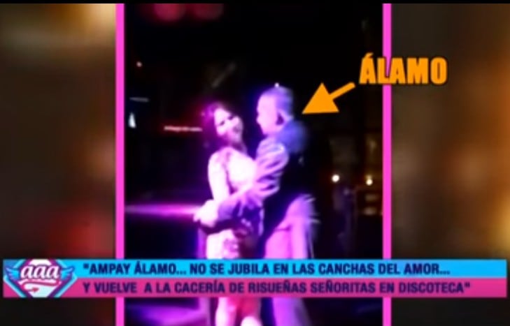 Álamo Pérez Luna fue captado tratando de conquistar a dos jovencitas, pero las dos lo chotearon. (Fotos: Capturas de TV)