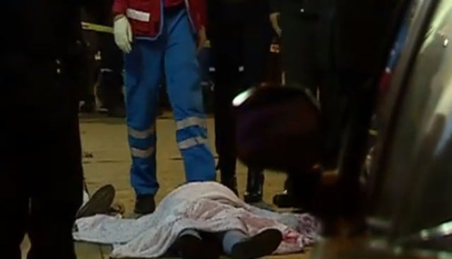 Exmilitar mata a balazos a su expareja en plena calle e intenta quitarse la vida. Foto: Captura de Panamericana Televisión