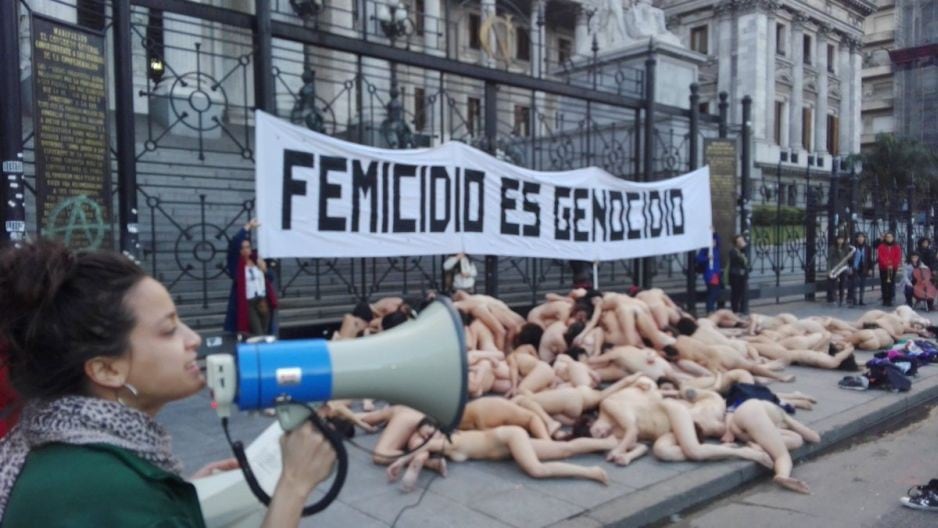 Argentina: Mujeres se desnudaron contra la violencia de género (Foto: Claudia Acuña)
