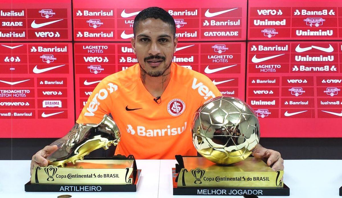 Paolo Guerrero recibió premios al mejor jugador y goleador de la Copa Brasil