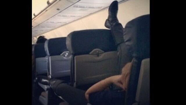 Vea las peores fotos que se puede encontrar en un avión. (Foto: Instagram @passengershaming)