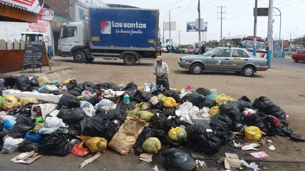 Villa María del Triunfo: calles llenas de basura ponen en riesgo salud de los vecinos (Fotos: Twitter)