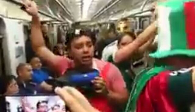Mexicano se recursea en metro de Moscú vendiendo 'los mejores hits de los Mundiales'