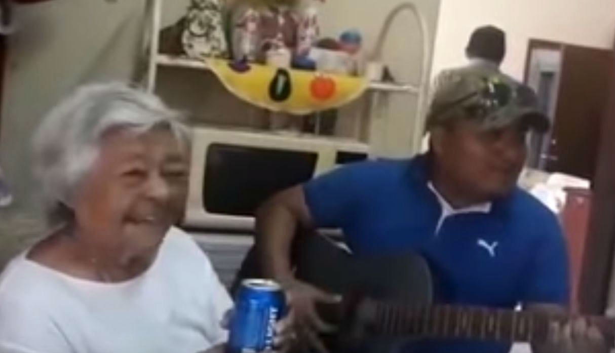 Abuela rechaza a su nieto que quería dedicarle 'Recuérdame' de Coco