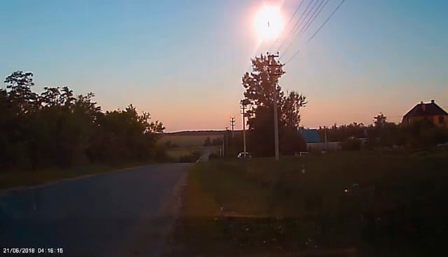 Un objeto no identificado causa un brillante destello en el cielo ruso. El video de lo ocurrido se ha hecho viral en YouTube. (Captura: YouTube|Apostol875)