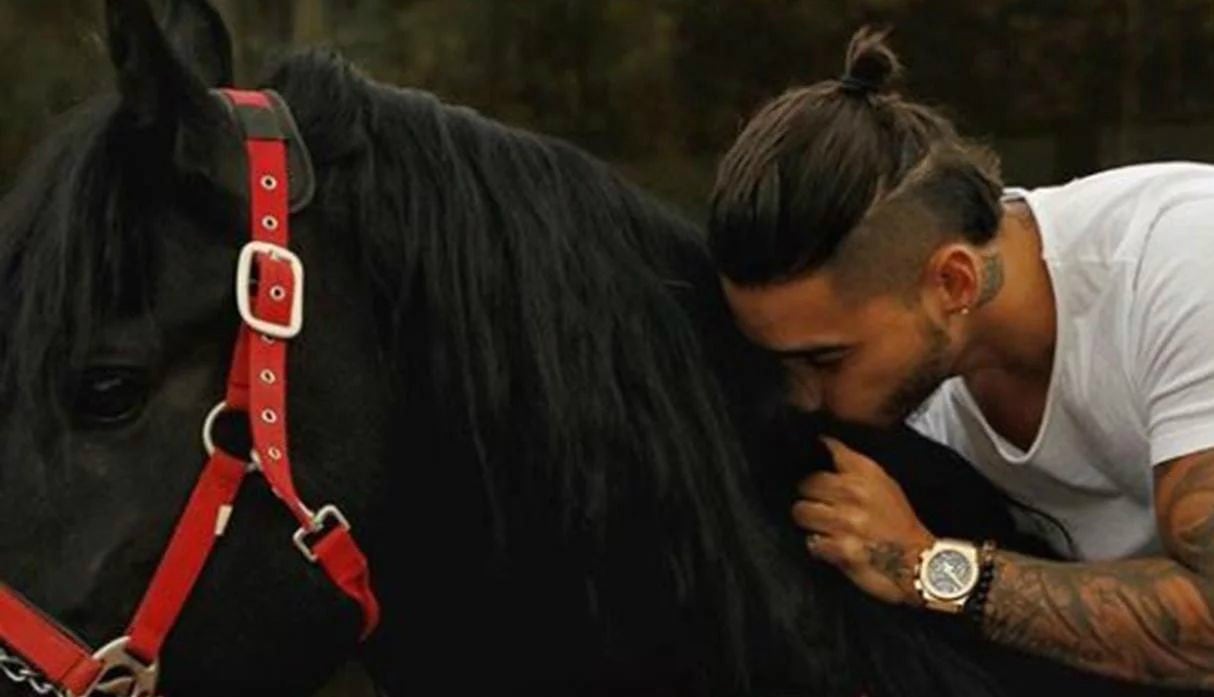Instagram: Maluma presenta a sus espectaculares caballos en su finca en Colombia