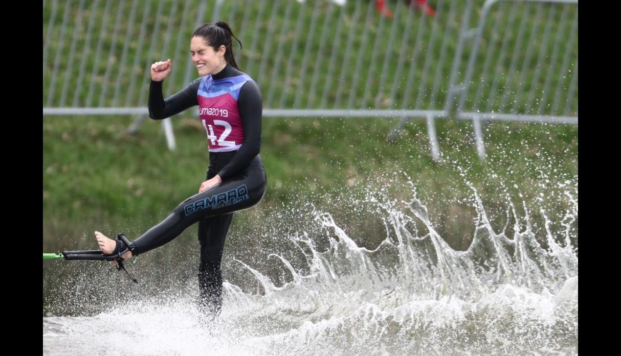Natalia Cuglievan en esquí acuático en la modalidad de figuras femeninas por los juegos Panamericanos Lima 2019. Fotos: Daniel Apuy/GEC