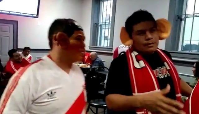 Hinchas peruanos alientan a la 'Blanquirroja' previo al Perú vs Islandia. (Foto: Captura Trome.pe)