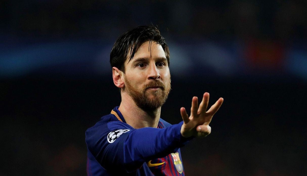 Lionel Messi dedica su primer gol a su esposa y sus tres hijos.