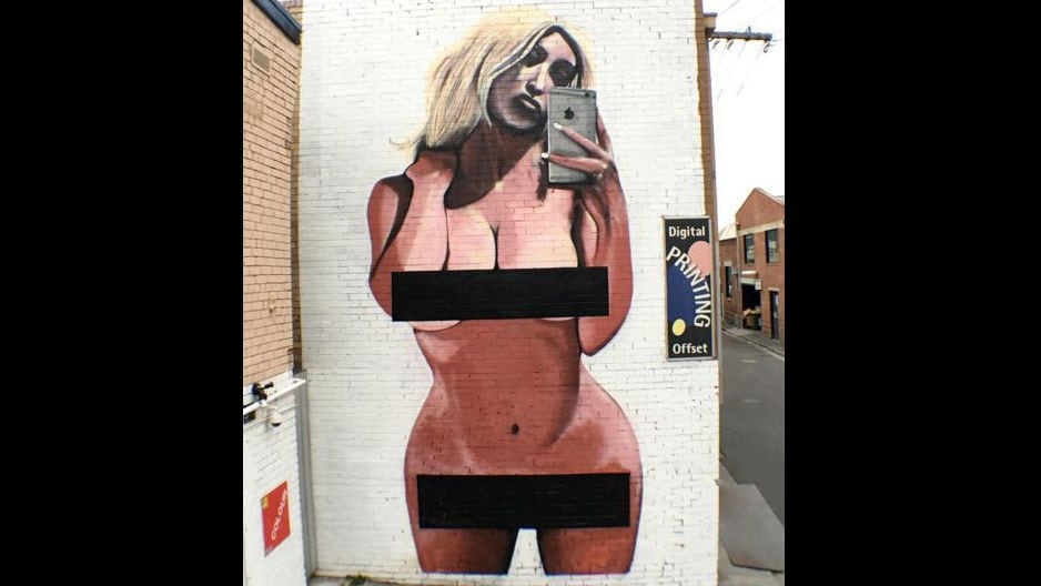 kim kardashian es pintada en mural en Australia. (Foto: Instagram @lushsux)