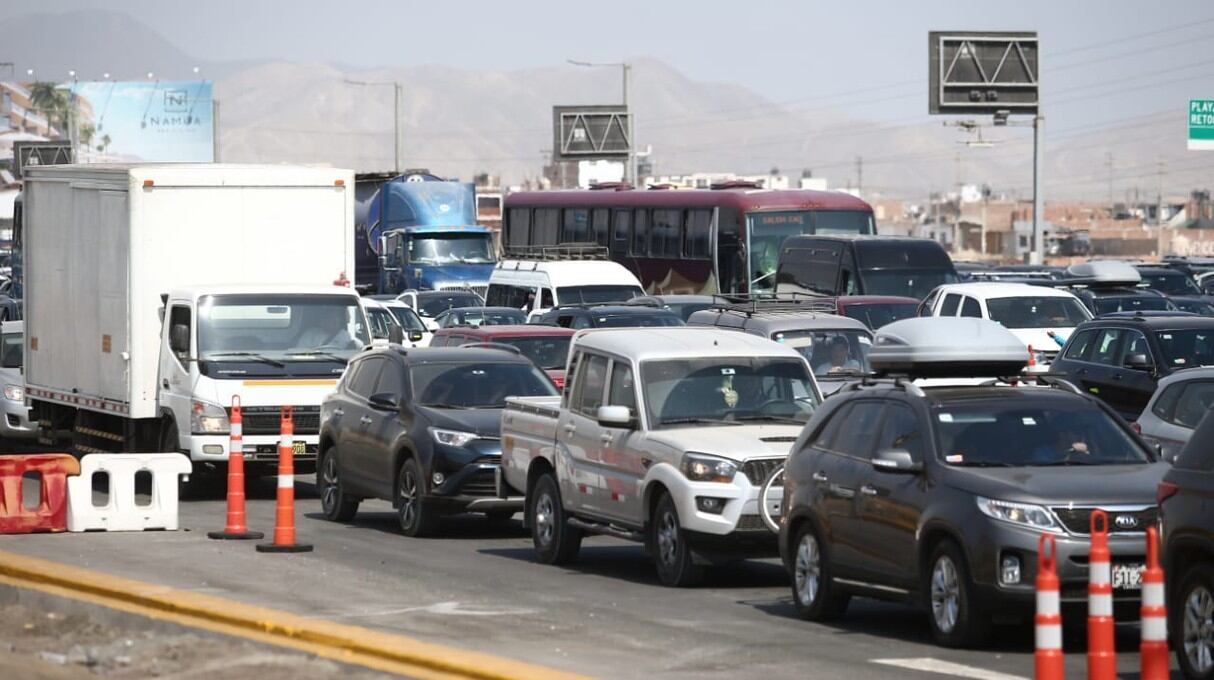 Caos en la Panamericana Sur ante el retorno a Lima de miles de vehículos tras feriados de Semana Santa. (Fotos: Nathalie Salazar / Jesús Saucedo)