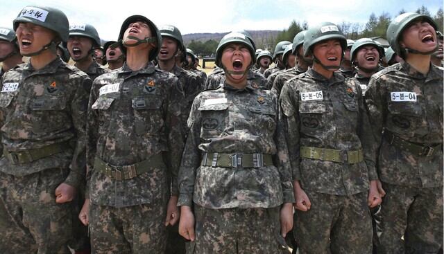Noticias insólitas: Condenan a prisión por engordar 30 kilos para evitar servicio militar en Corea del Sur. (Fotos: AP/AFP)