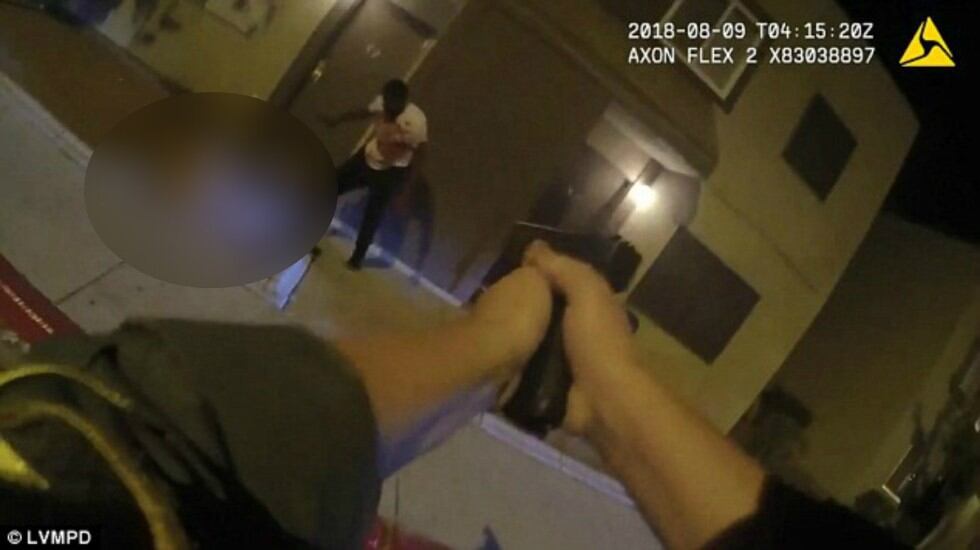 YouTube viral: Policía mató a hombre que estaba apuñalando a su novia en plena vía pública