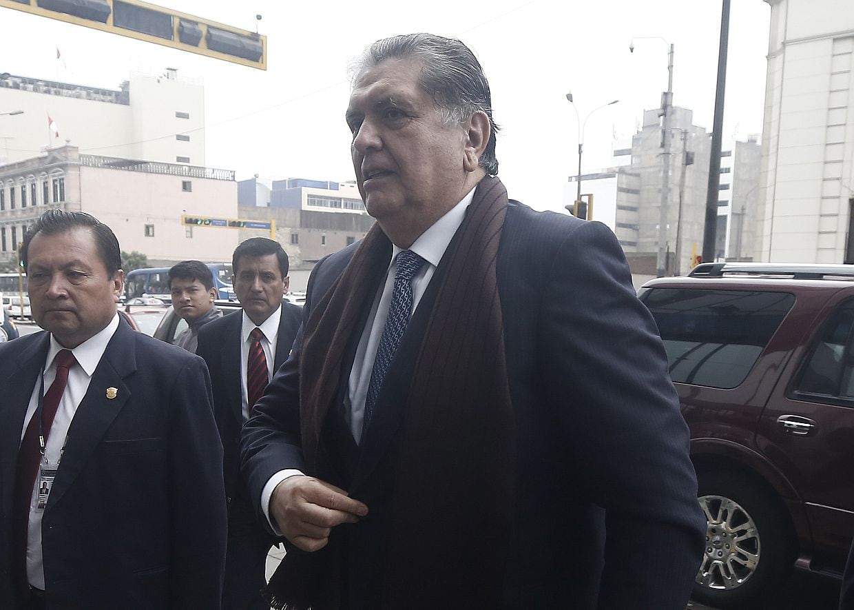 El ex presidente Alan García salió, esta mañana, de la residencia del embajador de Uruguay luego que rechazaran su pedido de asilo. (Foto: GEC)