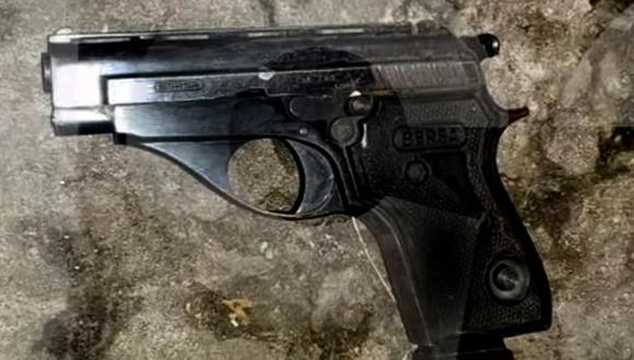 El arma que utilizó Fernando Andrés Sabag Montiel para agredir a Cristina Kirchner es una Bersa calibre 32. (Foto: Twitter)