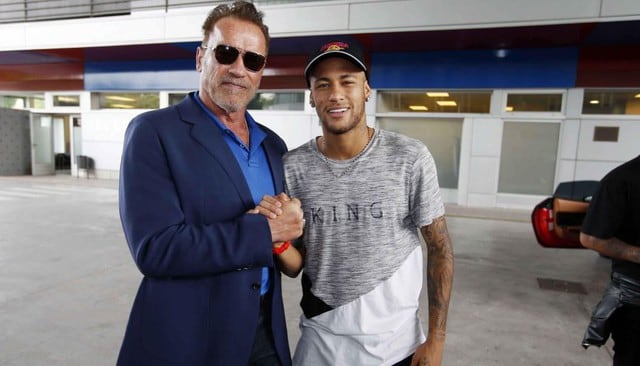 Arnold Schwarzenegger posó con los jugadores del Barcelona.