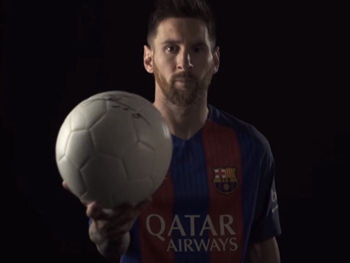 Estrellas del FC Barcelona, Lionel Messi y Neymar, son embajadores de campaña a favor de refugiados.