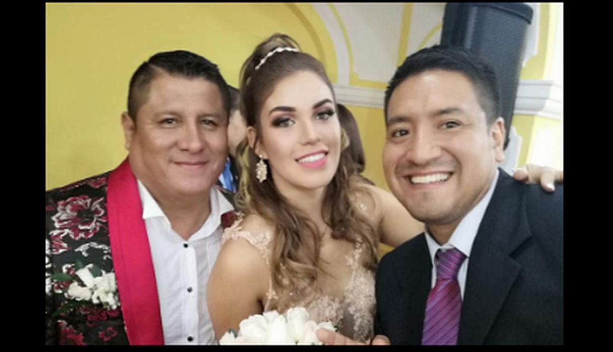 'Clavito y su chela': Robert Muñoz se casó con Andrea Fonseca. (Fotos: Instagram)