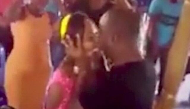 Pastor besó a joven feligresa durante más de un minuto para "sacarle el demonio". (Capturas: YouTube)