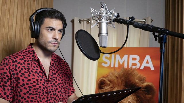 El Rey León: Conoce a Carlos Rivera, el cantante que hace la voz en español a 'Simba'
