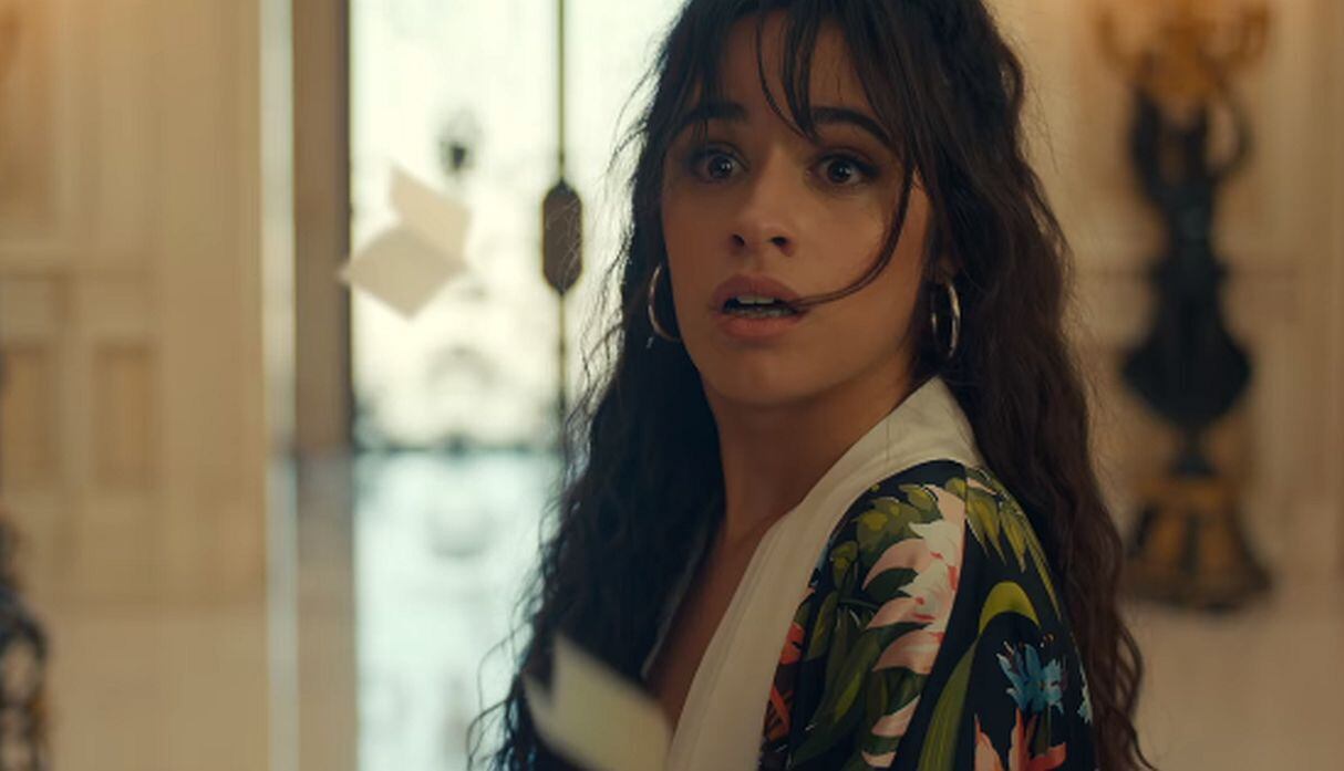 Camila Cabello estrenó el divertido videoclip de su nuevo tema “Liar”. (Foto: Captura de video)