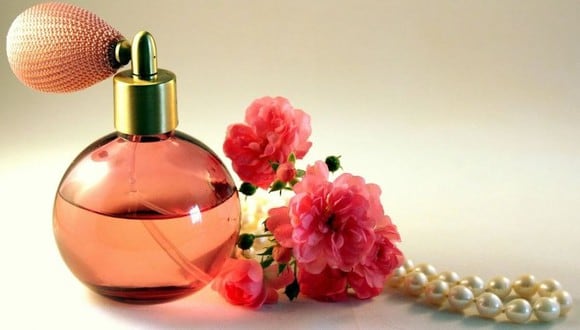 No pongas tus perfumes en el baño porque la luz y humedad lo arruinarán y se perderá más rápido. (Foto: Pixabay)