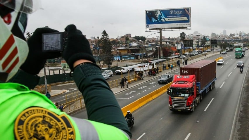 Se implementará un carril exclusivo en el lado izquierdo de la Panamericana Sur para la libre circulación de camiones. (Foto: Andina)