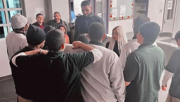 Kim Kardashian pasó un tiempo con Tristan Thompson antes del Día de Acción de Gracias durante una visita a jóvenes encarcelados. (Ig: @kimkardashian)